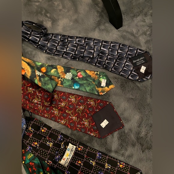 Men Christmas Ties - Variety of brands/styles - Picture 7 of 9